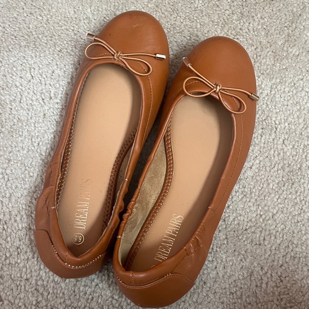 NWOT Dream Pairs Women's Tan Ballet Flats size 6.5